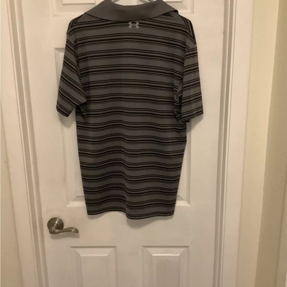 Under Armour‎ Polo Mens Medium Gray & Black Striped Loose Heatgear Golf Shirt - Picture 2 of 8